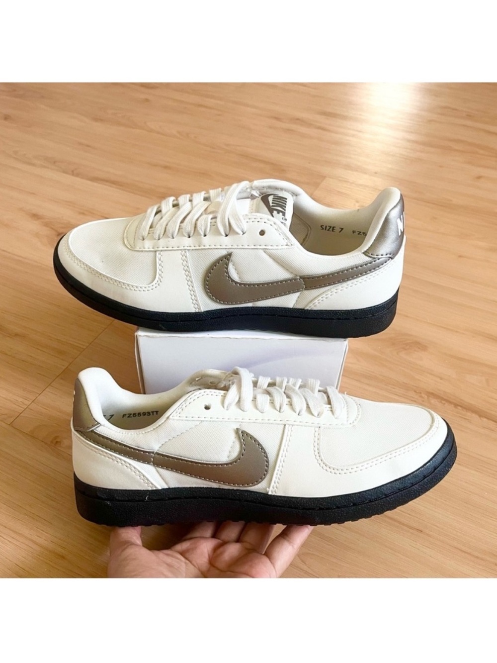 Nike Field General Shoes White
Black Sole Casual Sneaker
Women 7.0 US